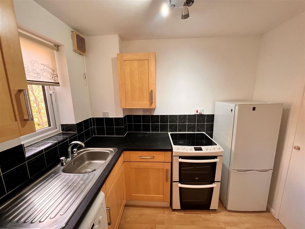 Property photo 3 of 5 Coopers Estate Agents