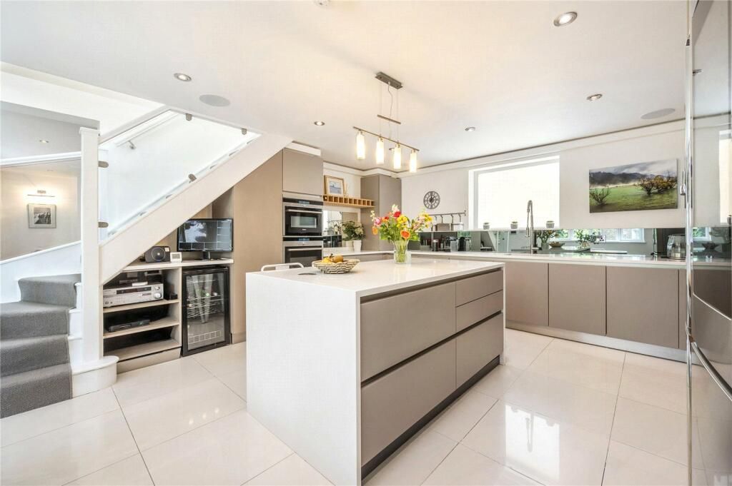 Property photo 2 of 16 Gallery
