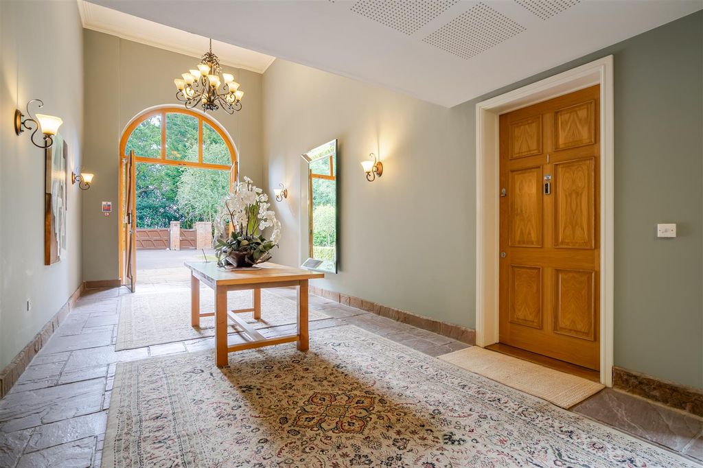 Property photo 3 of 11