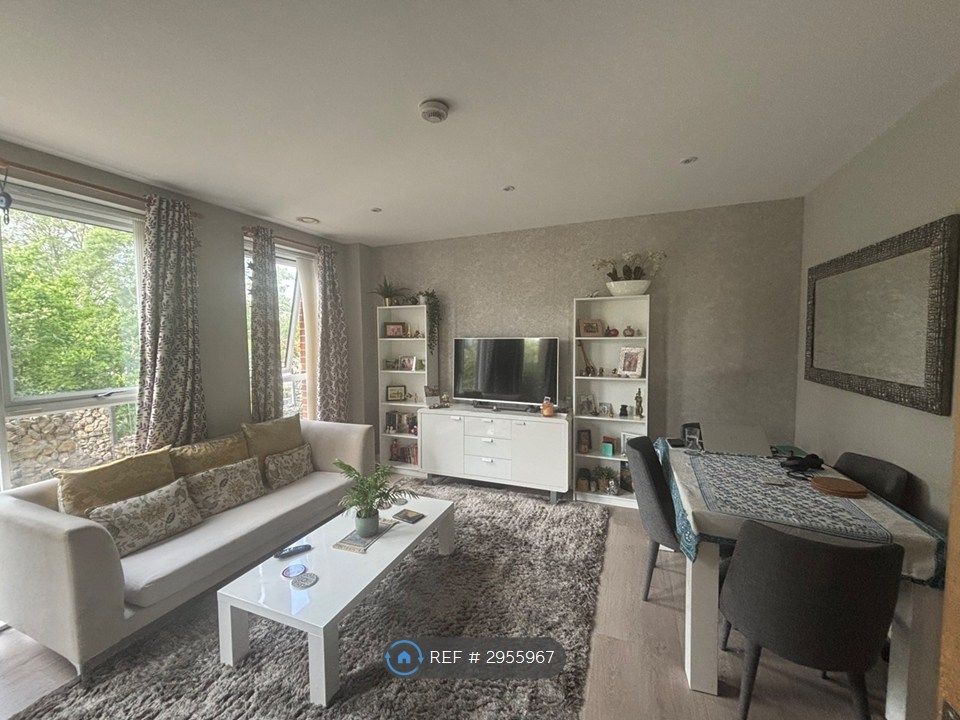 Property photo 1 of 7 Living Room