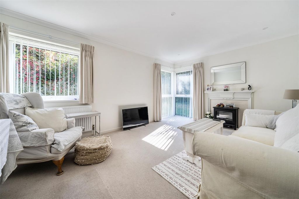Property photo 2 of 14 Sitting Room 3rd Aspect.Jpg