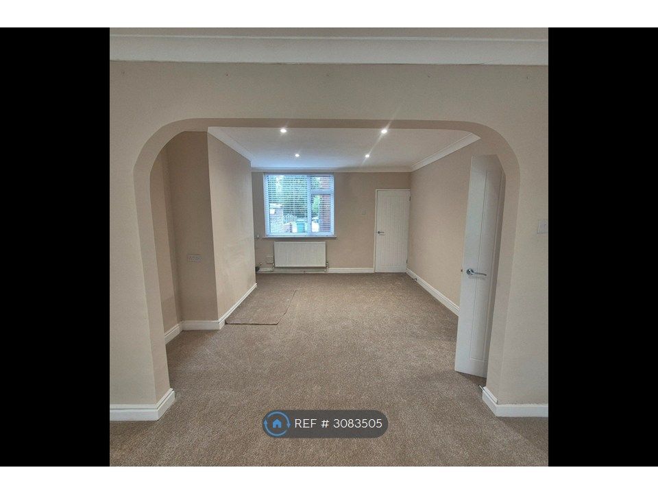 Property photo 3 of 11 Dining Room