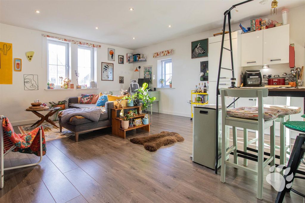 Property photo 2 of 11 Lounge