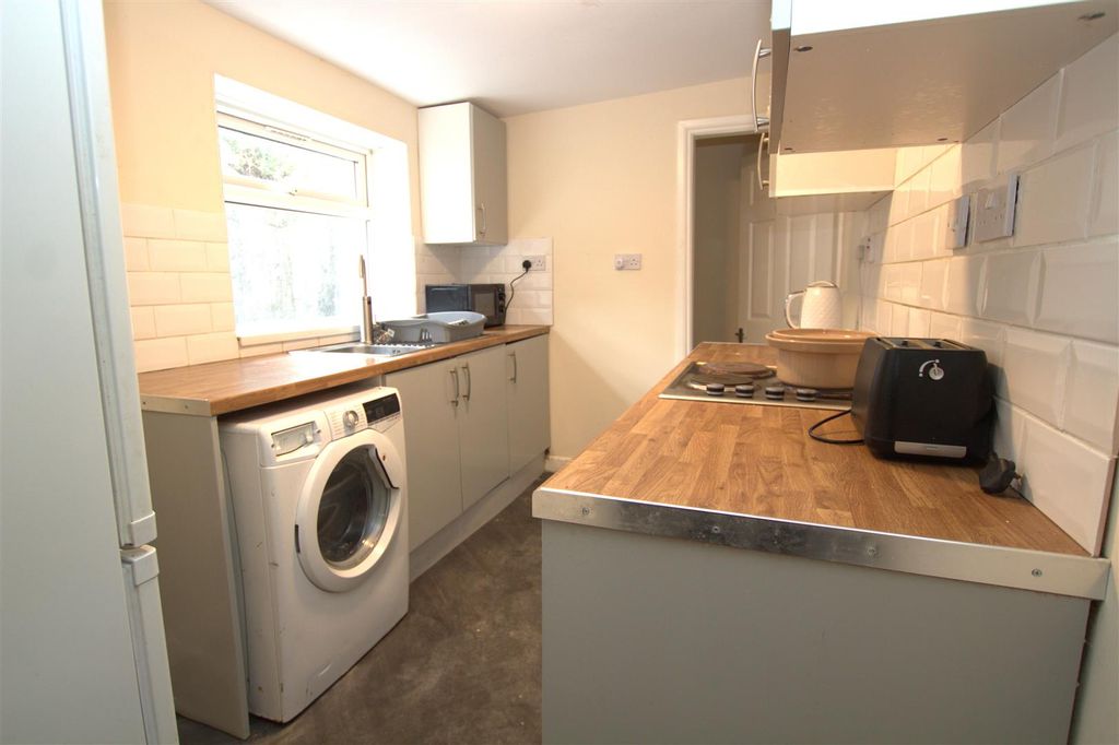 Property photo 3 of 12 14 Outram Kitchen .Jpg