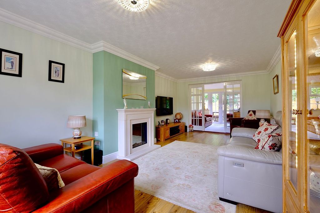 Property photo 2 of 27