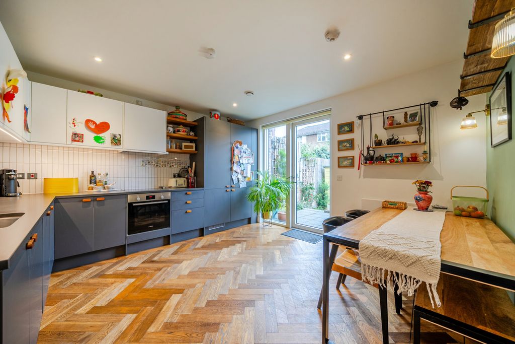 Property photo 3 of 18 1534584-11-1A13F3...