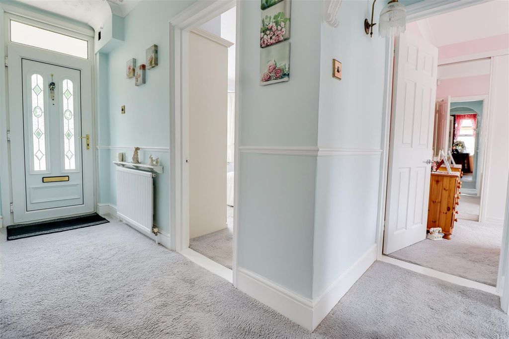 Property photo 2 of 20