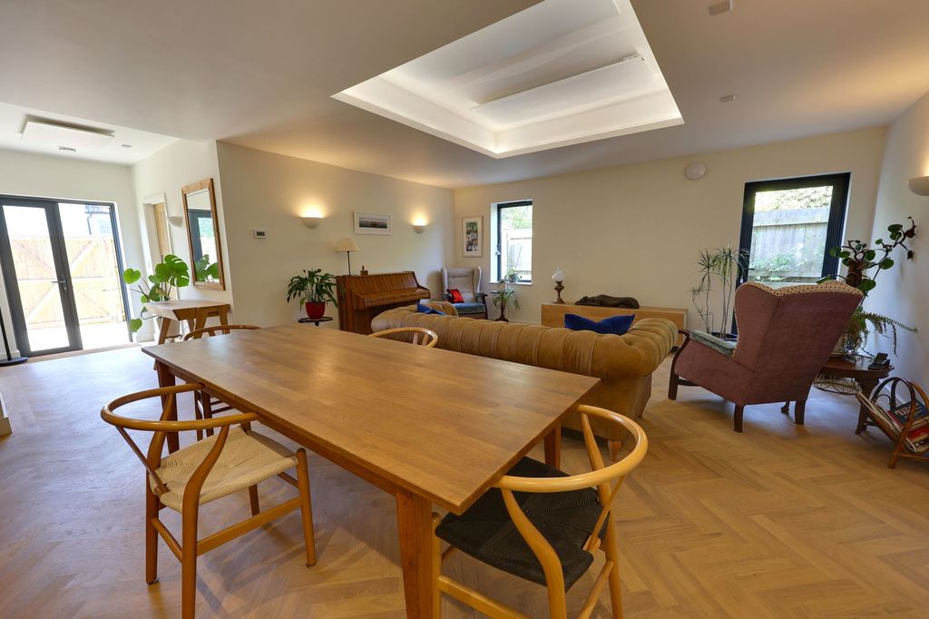 Property photo 3 of 42