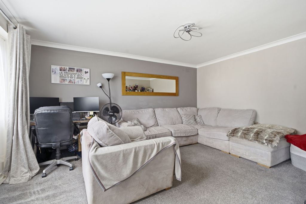 Property photo 3 of 31