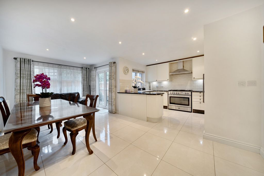 Property photo 2 of 14 1387233-10-6932Da...