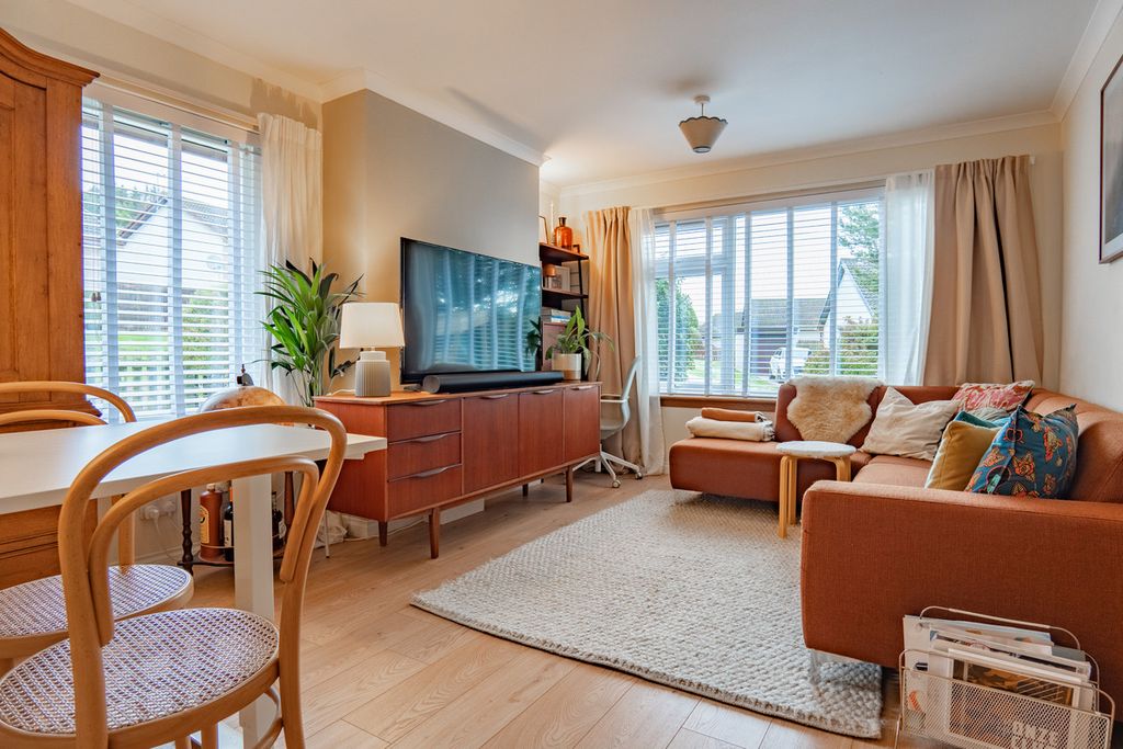 Property photo 2 of 31