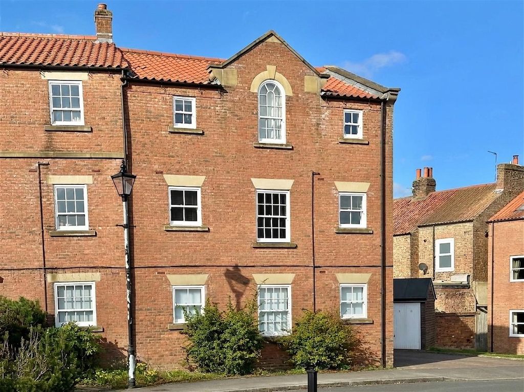 Property photo 1 of 10 External