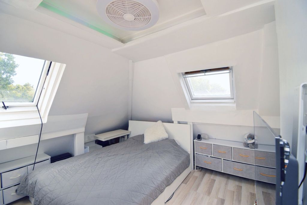 Property photo 3 of 24