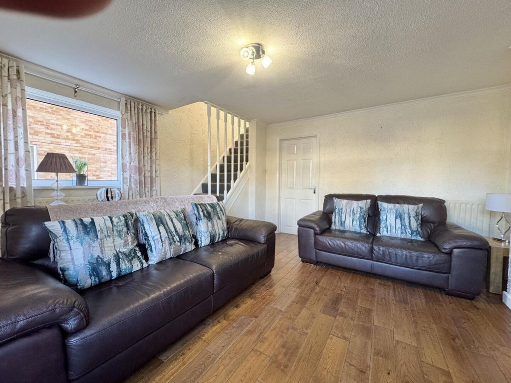 Property photo 3 of 18 Lounge