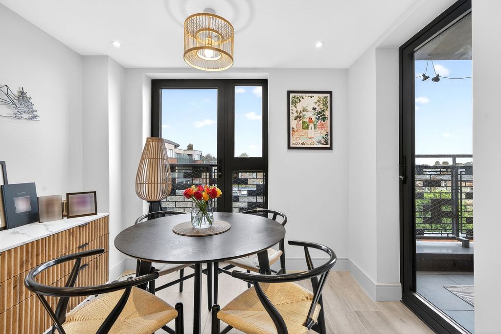 Property photo 2 of 19 Dining Area