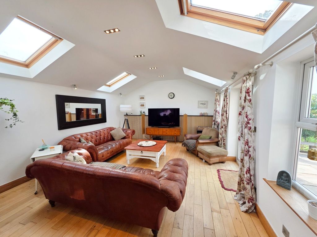 Property photo 3 of 32