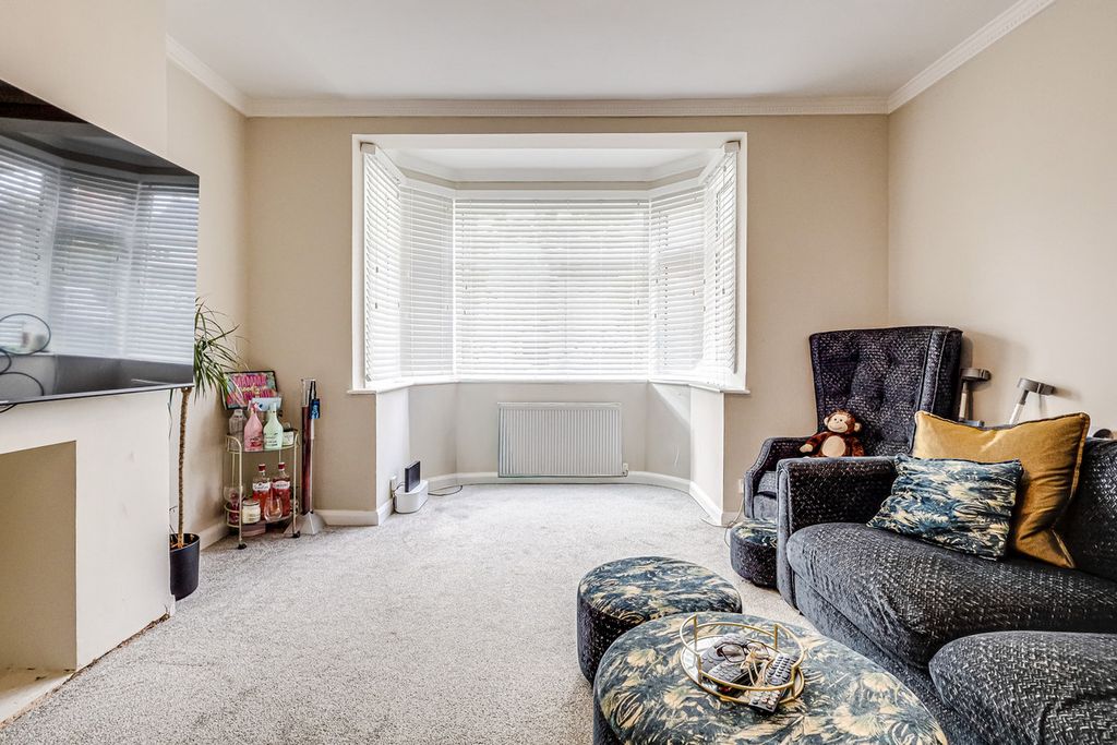 Property photo 2 of 34