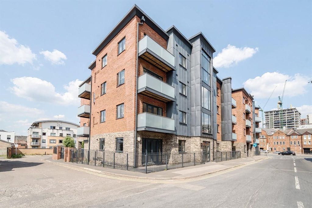 Property photo 1 of 9