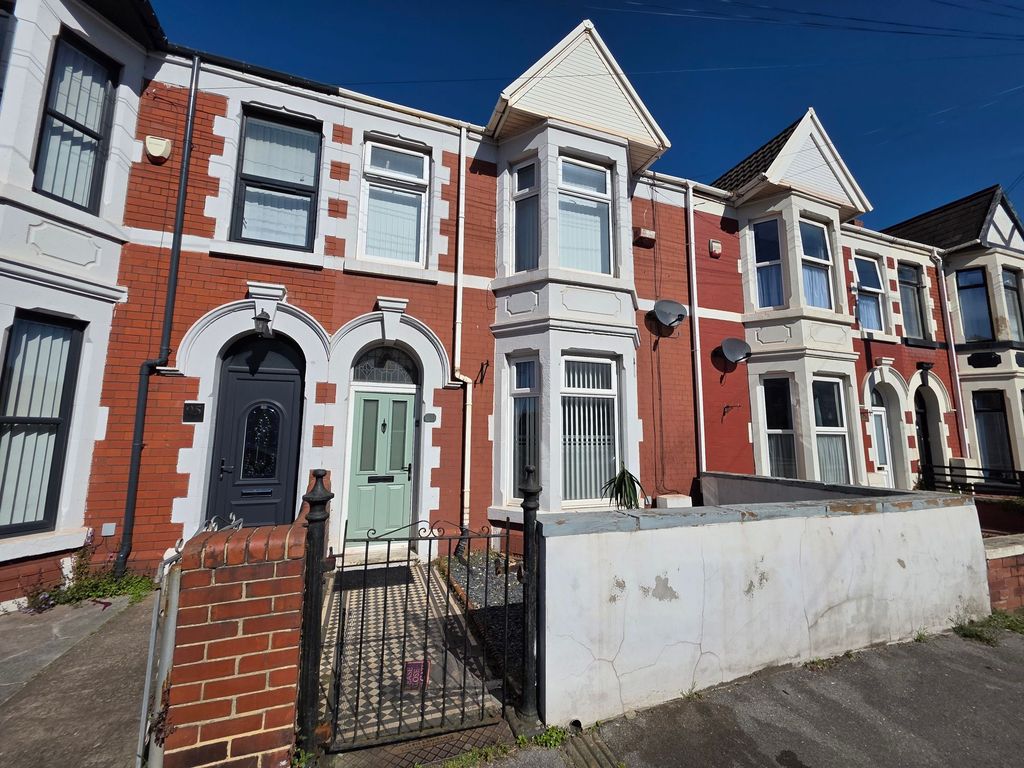 Property photo 1 of 37 Front Aspect