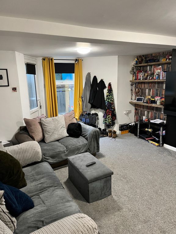 Property photo 1 of 36 Fully Refurbished 1 Bedroom Garden Flat