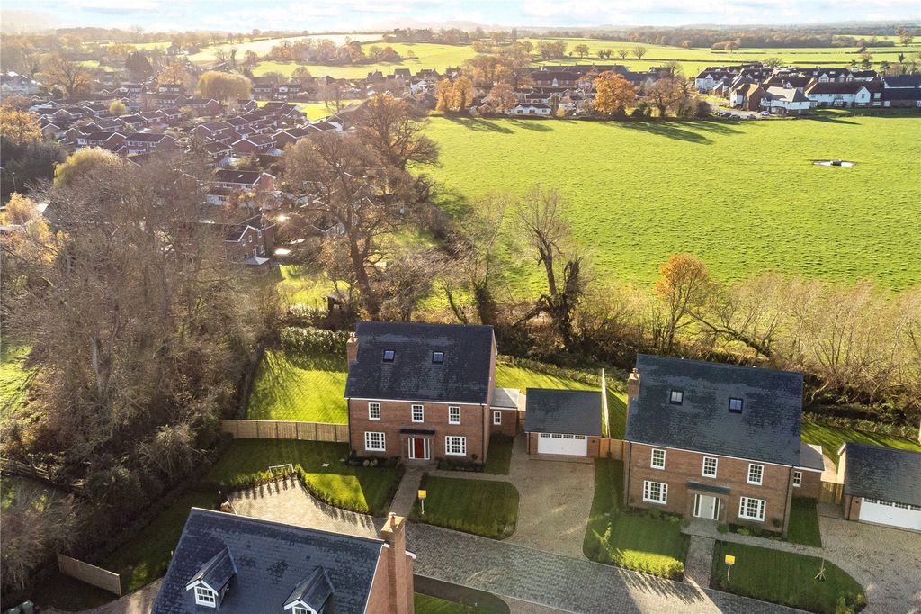 Property photo 2 of 25 Chatsworth