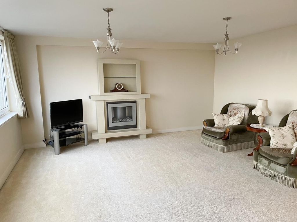 Property photo 2 of 5 Living Room