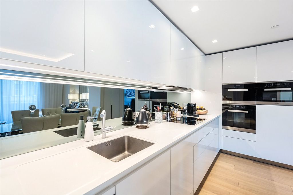 Property photo 3 of 17 Kitchen