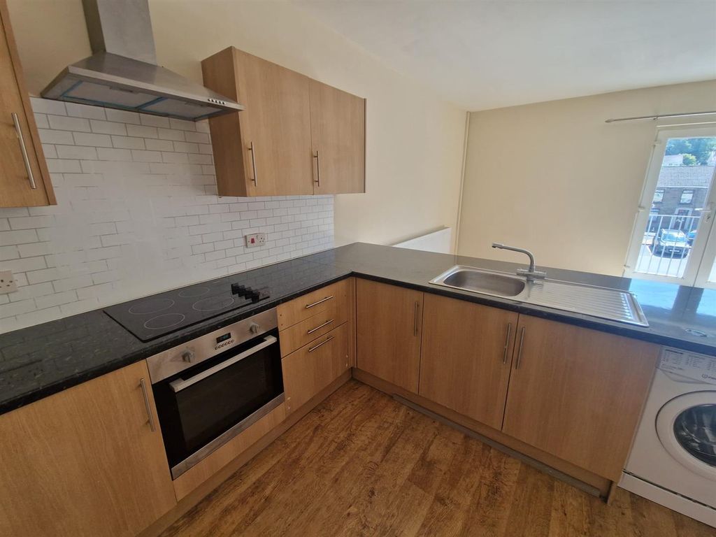 Property photo 2 of 9 234E993A-2F8E-4d75-8088-03De9c284c4F.Jpg