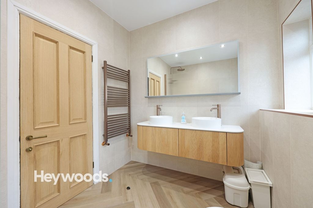Property photo 2 of 42