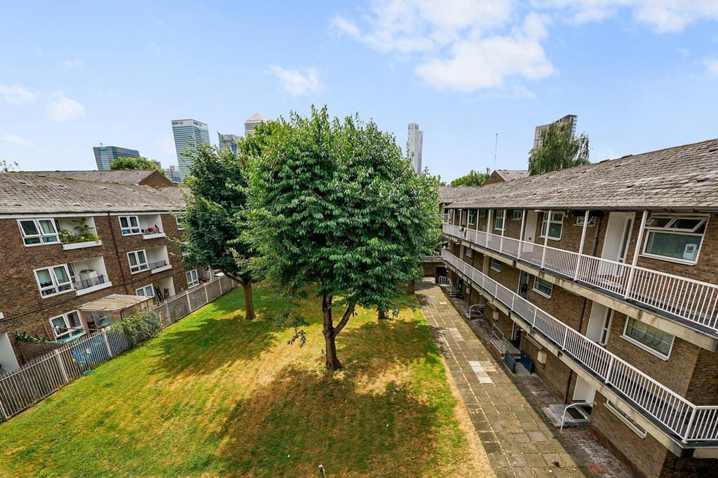 Property photo 1 of 12 Hind Grove