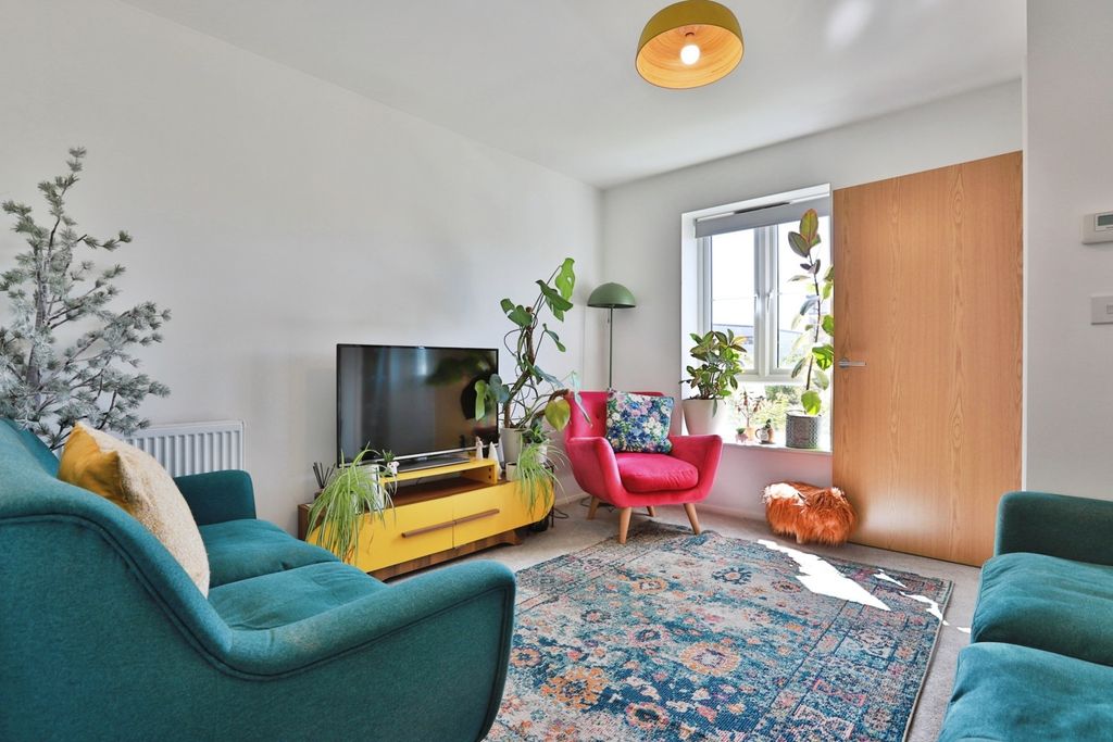 Property photo 2 of 17 Pbox-Img.Jpg