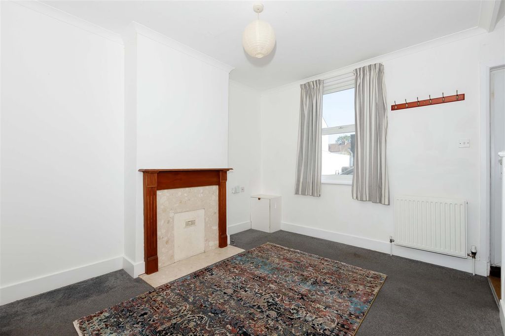 Property photo 2 of 14 Station Rd New_6.Jpg