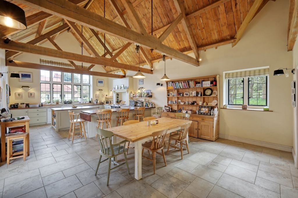 Property photo 3 of 19 Picture No. 02