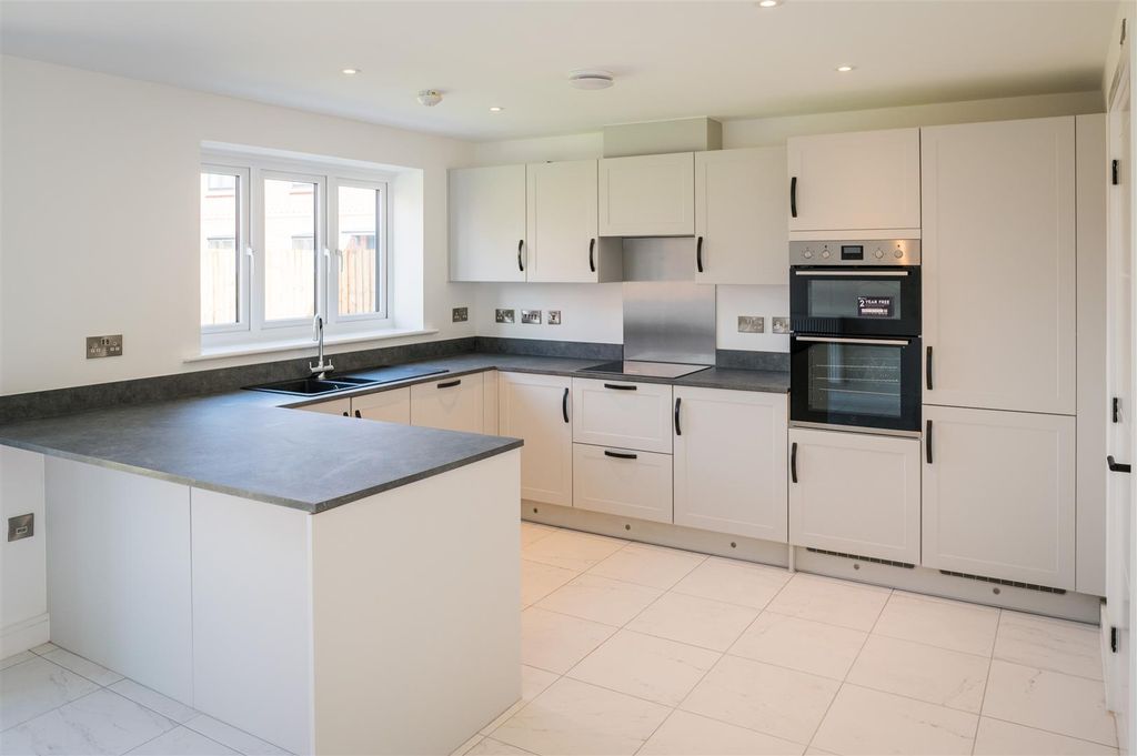 Property photo 2 of 18 Property-Perspective-Stoneley-Road-Crewe-040725-12