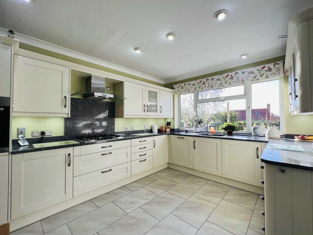 Property photo 2 of 22