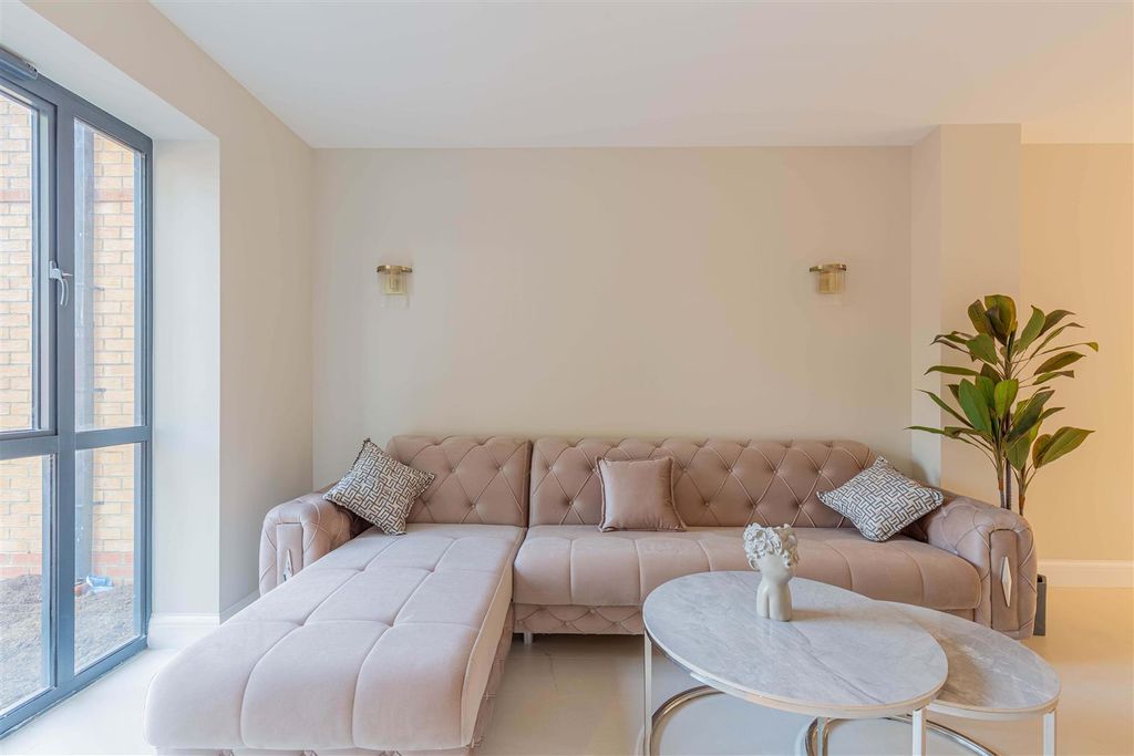 Property photo 3 of 8 CC1A5900-Hdr.Jpg