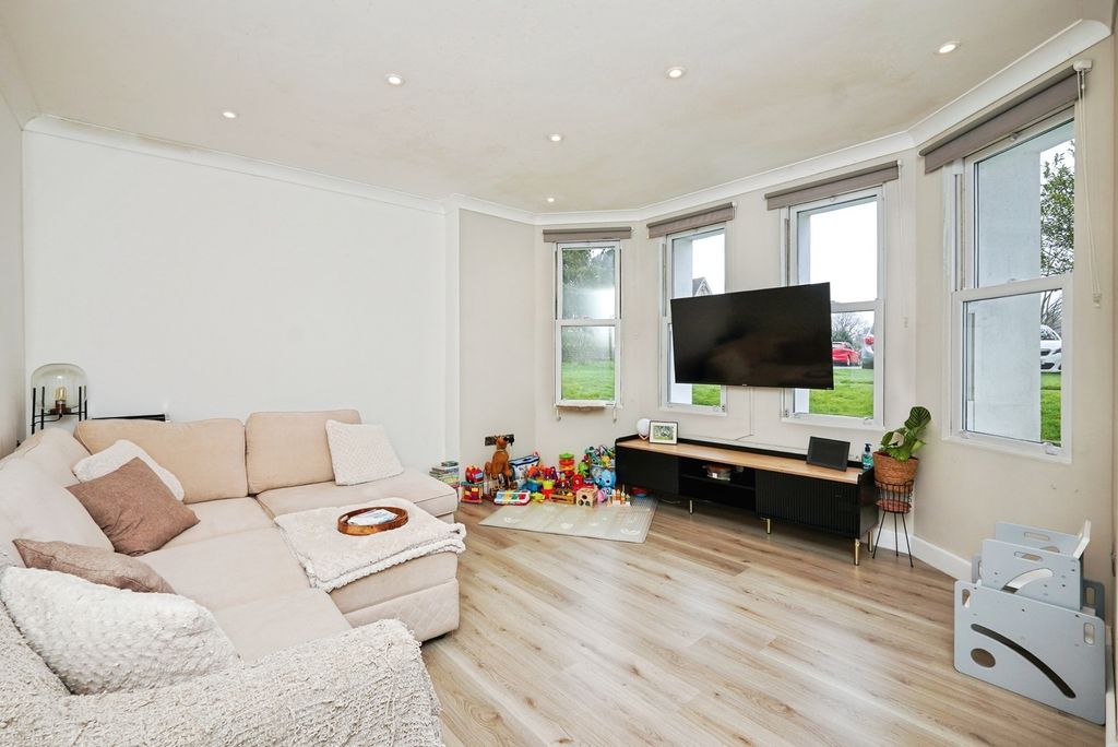 Property photo 3 of 19 Pbox-Img.Jpg