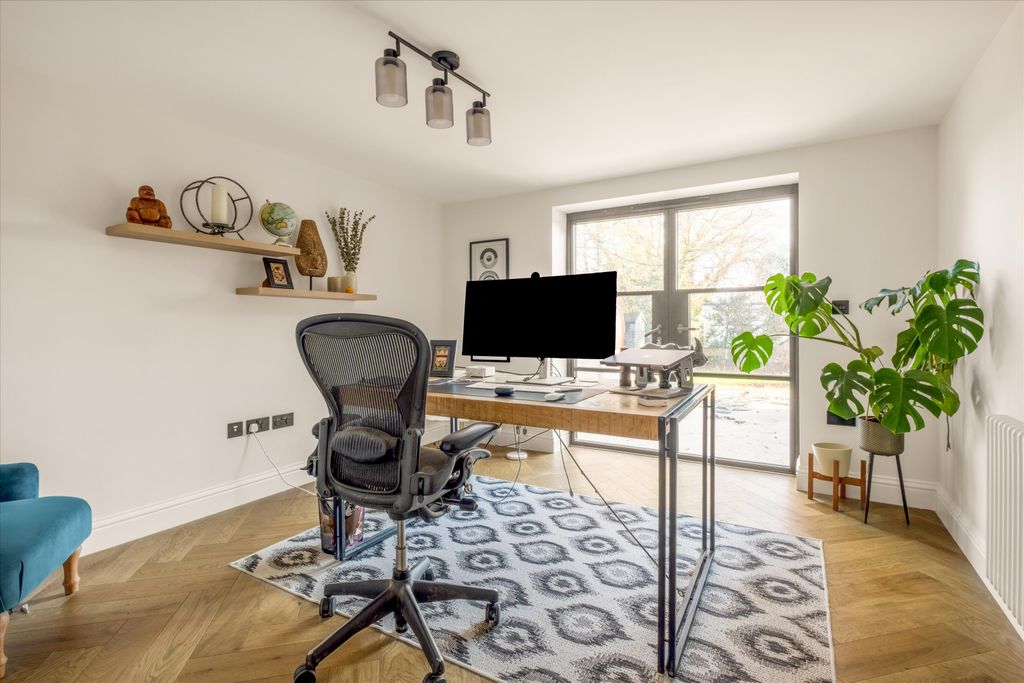 Property photo 3 of 21 Image