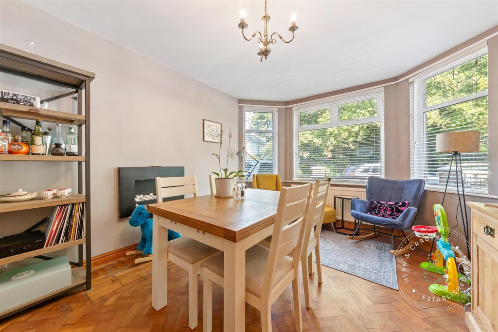 Property photo 2 of 34 Vaughan-Avenue-13.Jpg