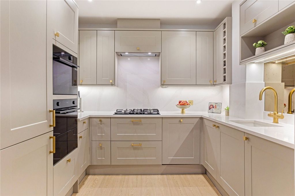 Property photo 3 of 20 Kitchen