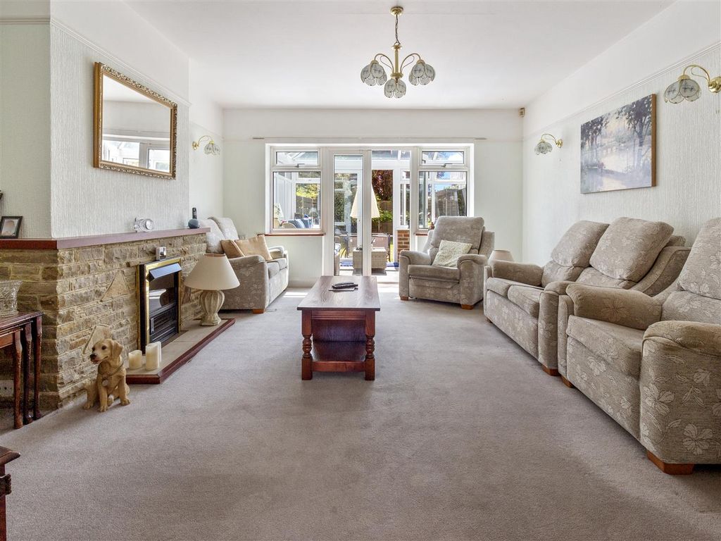 Property photo 2 of 21 4 Robson Road-003.Jpg