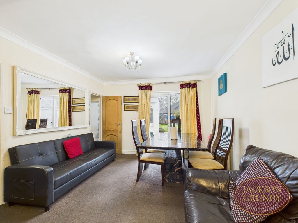 Property photo 3 of 12 Lower Thrift Street