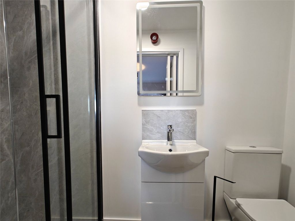 Property photo 3 of 6 Ensuite