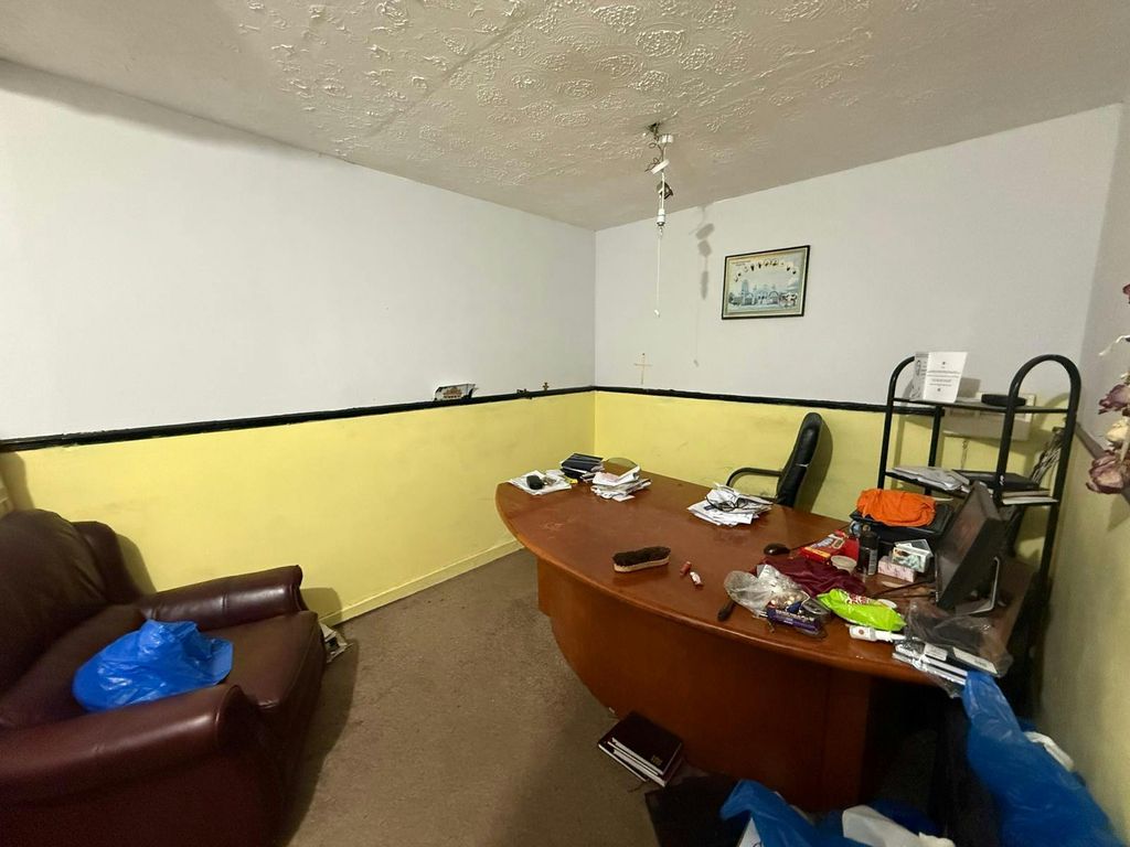 Property photo 3 of 6 Qrqe3425.Jpg