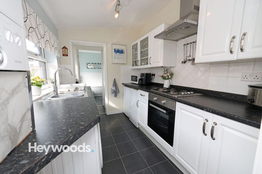 Property photo 3 of 32