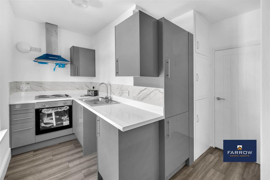 Property photo 3 of 20 Kitchen