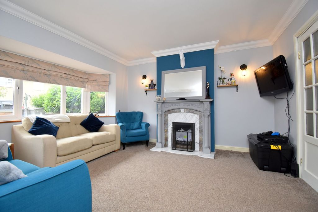 Property photo 3 of 27