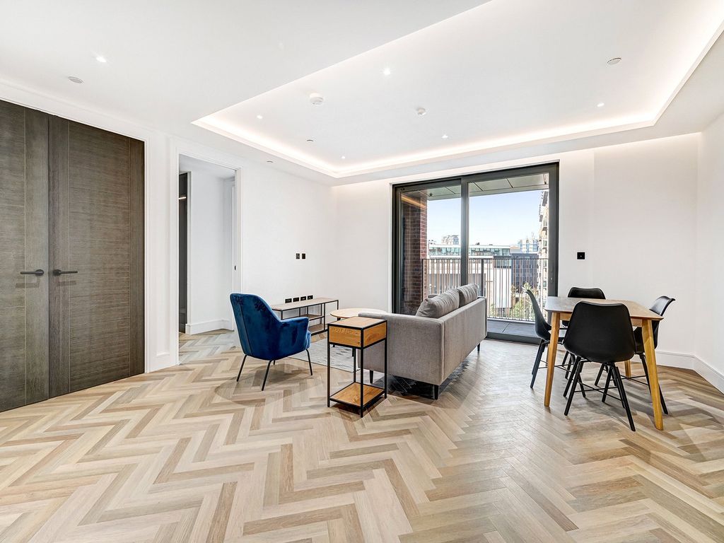Property photo 3 of 17 Errington House
