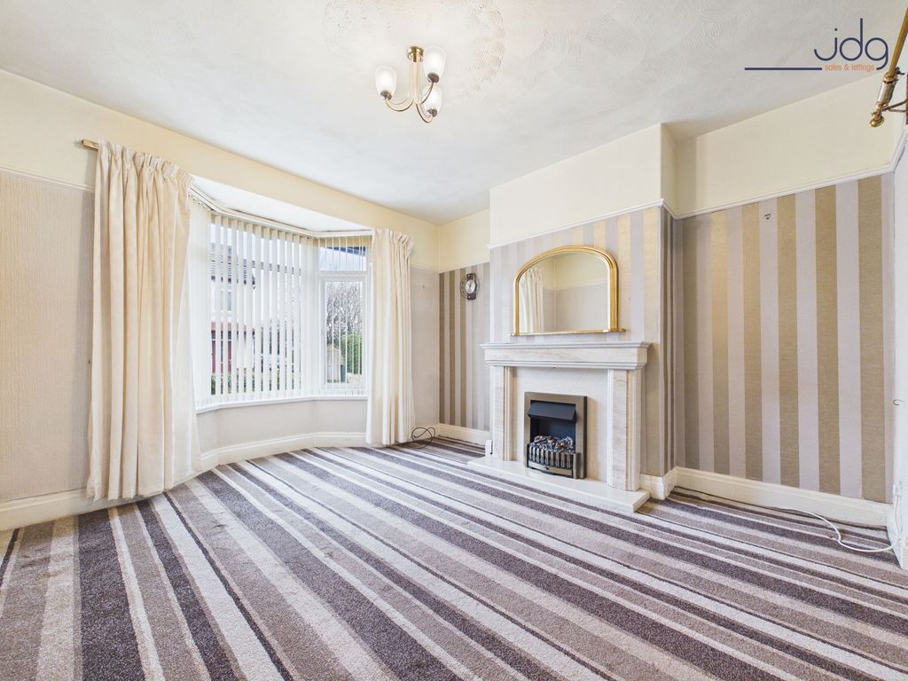 Property photo 3 of 15 Lounge