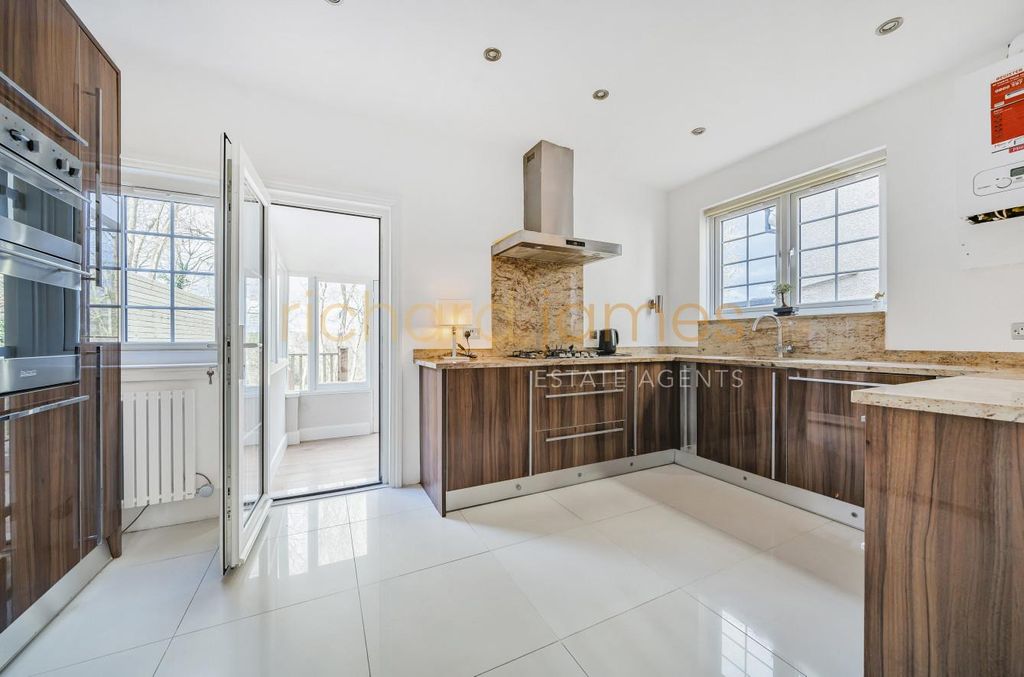 Property photo 2 of 17 60A723Bf-7c99-4d48-B967-4Caf9600Ea8d.Jpg